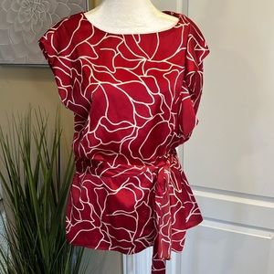 New York & Company Red & White Floral Satin Blouse - Size Medium